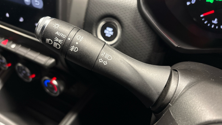 Renault Clio 1.0 TCe 100 Iconic 5dr Petrol Hatchback